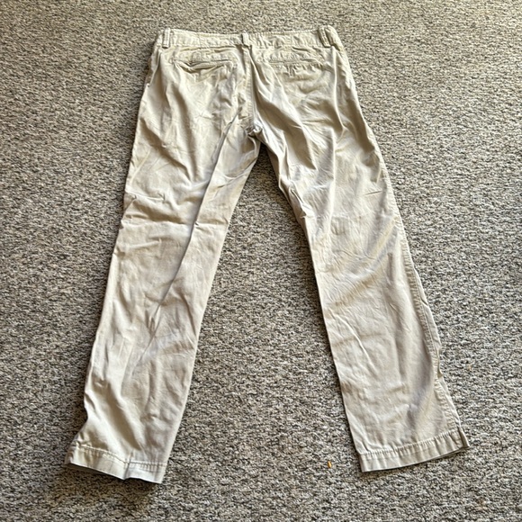 Men’s American Eagle Slim Straight Chinos - Picture 3 of 3